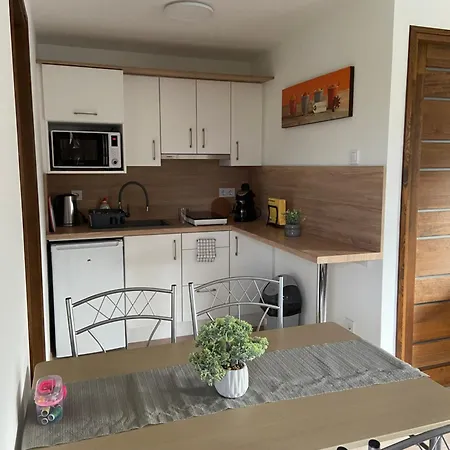 شقة Fahaz A Kertben Apartman 1 *